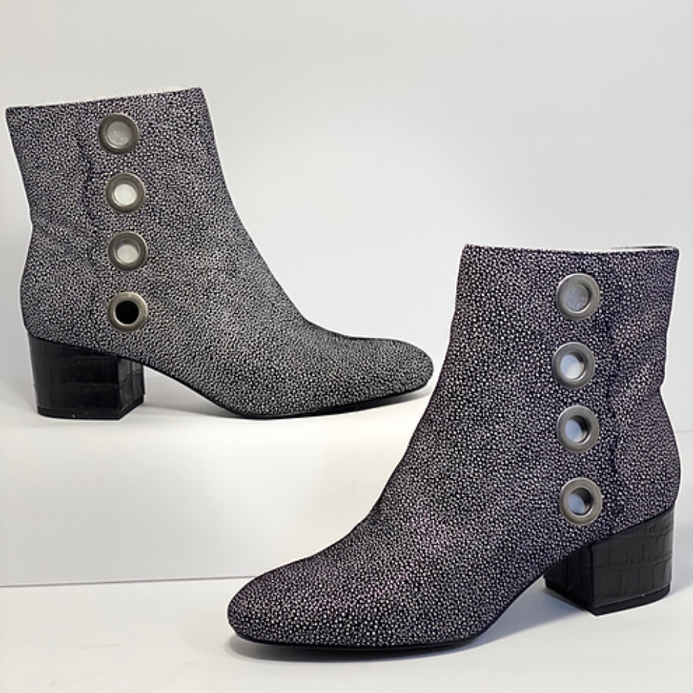 LOGO by Lori Goldstein, Beautifully Designed Booties SZ 7M
